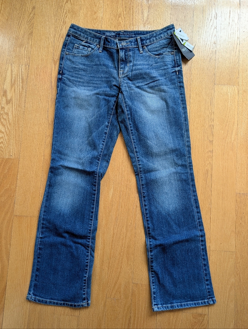 NWT DISCONTINUED Mossimo Medium Wash Mid-Rise Bootcut Jeans 4SHORT